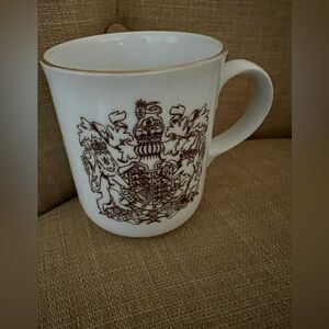 Royal Worcester Fine Porcelain Queen Elizabeth II Silver Jubilee Cup  1952-1977
